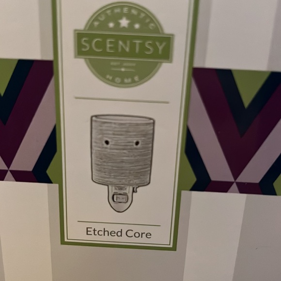 Scentsy white etched core mini plug in New in Box - Picture 2 of 7